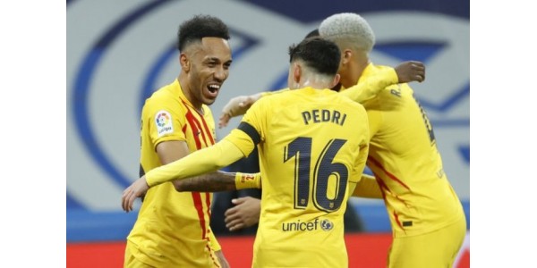 Barcelone remporte le derby national